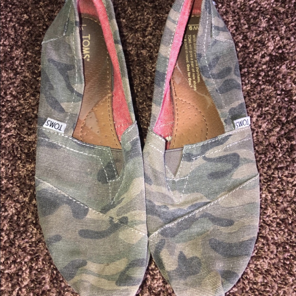 Camo TOMS